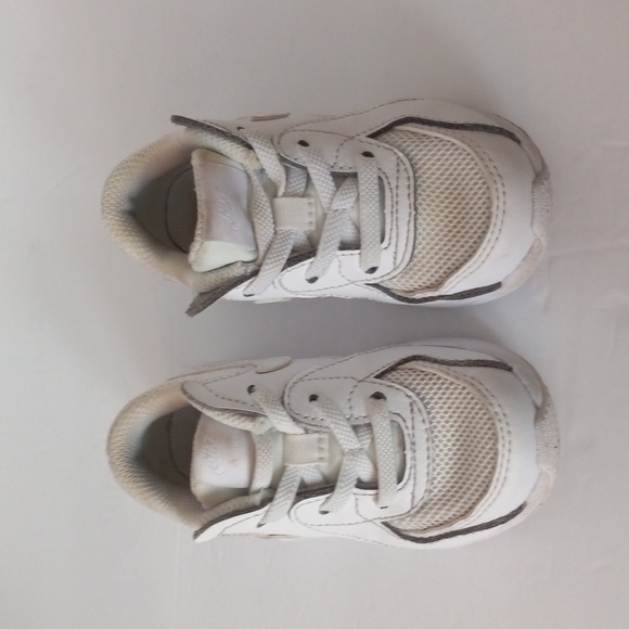 Nike Air Max Child size 6 slip on sneakers - Picture 3 of 7